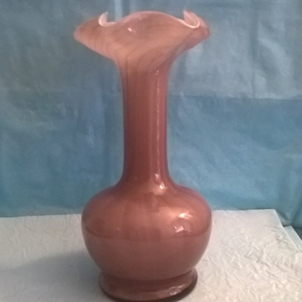 Beautiful Vintage Glass Pink Mauve Tulip Vase Hand Blown